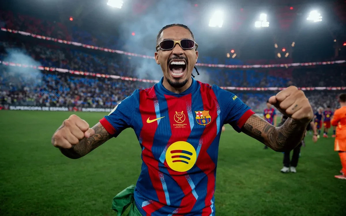 From "one foot out" to MVP: The Hansi Flick conversation that saved Raphinha