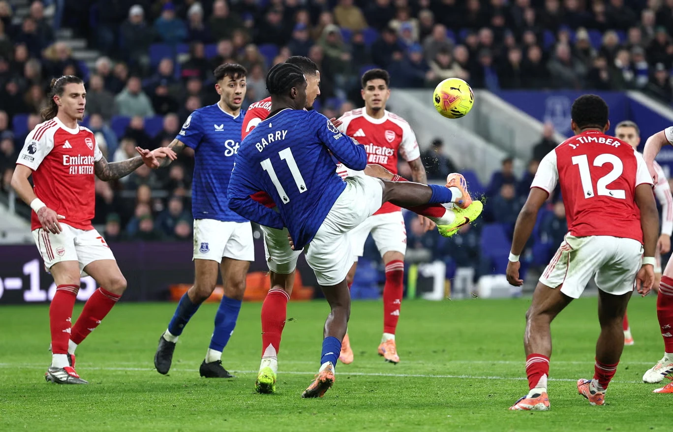 Official Verdict: Premier League explains why William Saliba's contact on Barry wasn't a penalty