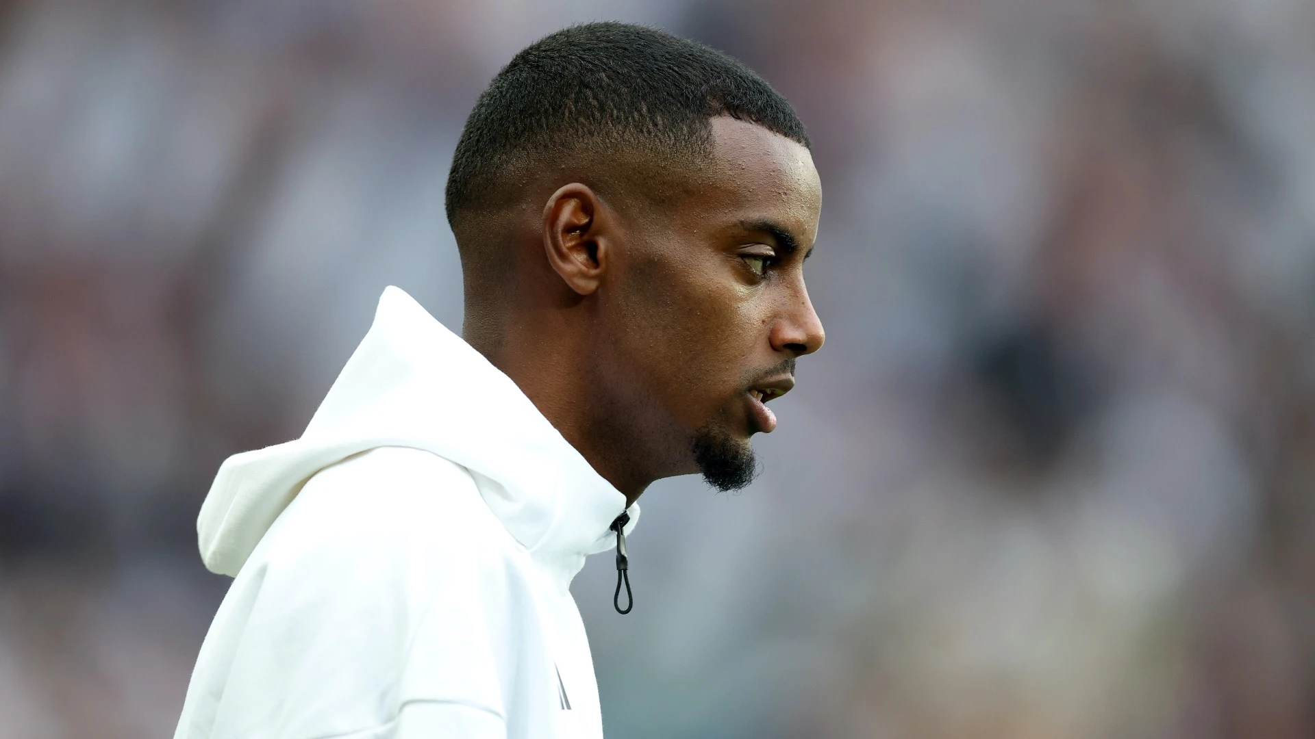 Liverpool receives concerning update as Alexander Isak admits ongoing frustrating issue